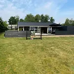 Log With Hot Tub And Fjord View * Viborg