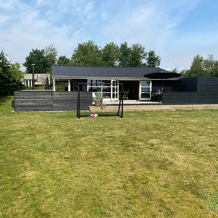 Log With Hot Tub And Fjord View * Viborg