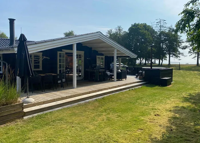 Log With Hot Tub And Fjord View * Viborg