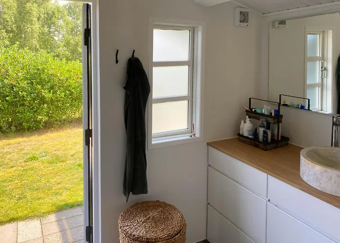 Log With Hot Tub And Fjord View Semesterbostad Viborg