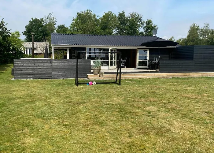 Log With Hot Tub And Fjord View * Viborg